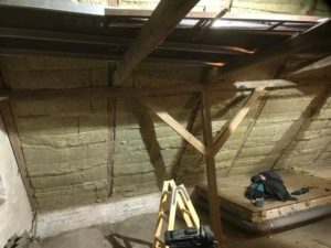 Isolering og montering af troldtekt loft - billede 2